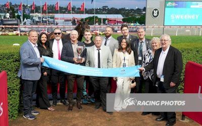 ROYAL LASS takes the Crown