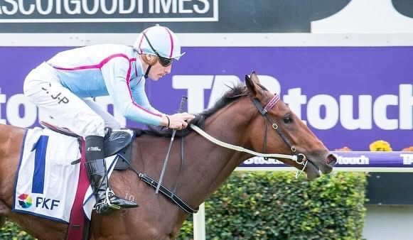 Captiola wins at Ascot